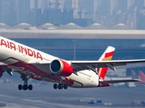 Un avi&oacute;n que volaba entre India y Nueva York reprograma su ruta por posible amenaza