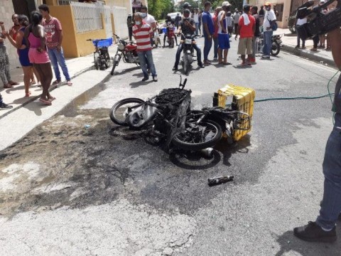 Vecinos incendian motor donde acusado habr&iacute;a trasladado cuerpo de menor en Ensanche Isabelita