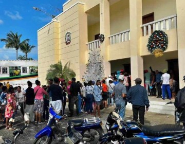 Decenas de personas reciben el bono navide&ntilde;o en provincias de la regi&oacute;n Este
