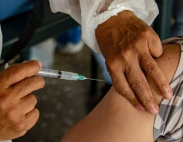 OMS desaconseja por ahora una tercera dosis de refuerzo contra la COVID-19