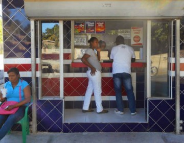 Pocos jugadores en el primer d&iacute;a de apertura de las bancas de loter&iacute;as