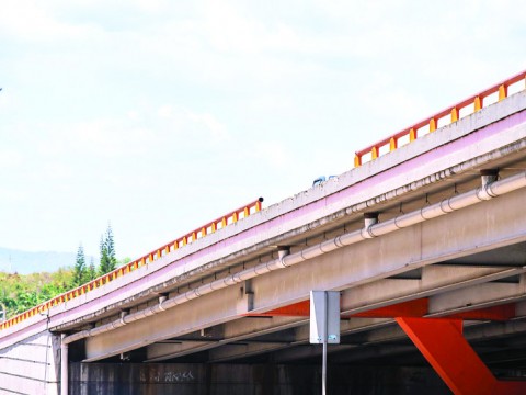 Elevados de Los Alcarrizos y la autopista Duarte sufren deterioro