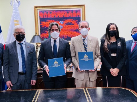 Mescyt y Universidad de Barcelona formar&aacute;n 50 j&oacute;venes dominicanos en turismo