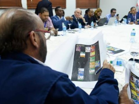Delegados de partidos pol&iacute;ticos revisan boletas electorales de cara a los comicios del 15 de marzo 