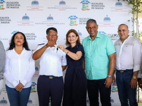 Interior y Polic&iacute;a anuncia aumento salarial a los bomberos entra en vigencia este mes