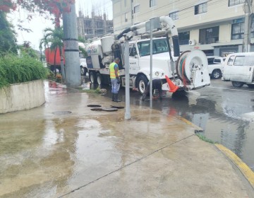 Brigadas de la Alcald&iacute;a del DN realizan labores preventivas para mitigar efectos de las lluvias