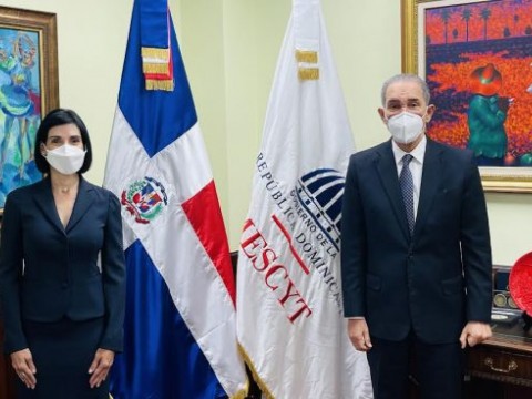 Primera Dama y ministro del Mescyt fomentan inclusi&oacute;n de personas con discapacidad