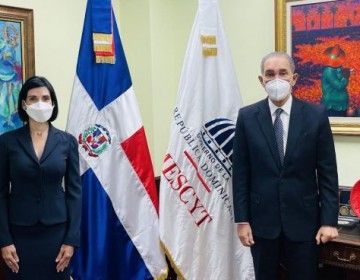 Primera Dama y ministro del Mescyt fomentan inclusi&oacute;n de personas con discapacidad