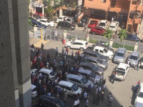 &iexcl;Ahora! Hombre cae desde el piso 14 del edificio El Huacal