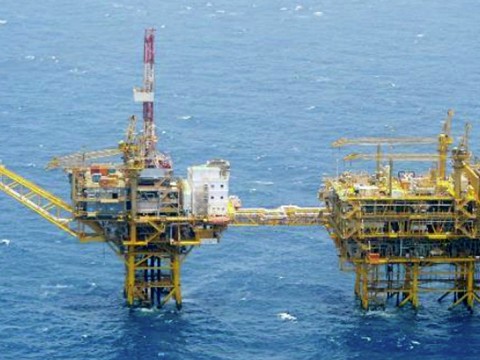 Precios del petr&oacute;leo se desploman nuevamente por azote del COVID-19