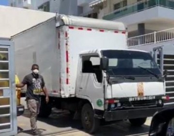 Cami&oacute;n con el logo de la JCE entre al comando de Gonzalo es es veh&iacute;culo subcontratado