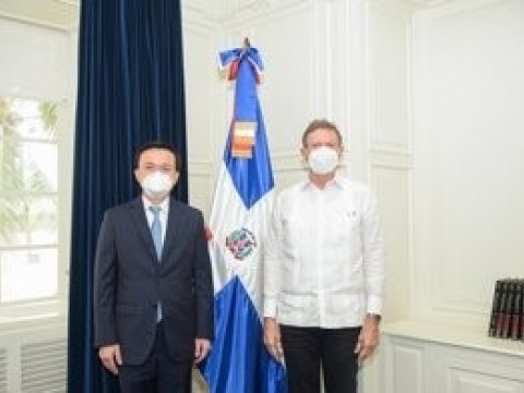 Roberto &Aacute;lvarez se re&uacute;ne con embajador Zhang Run, de China
