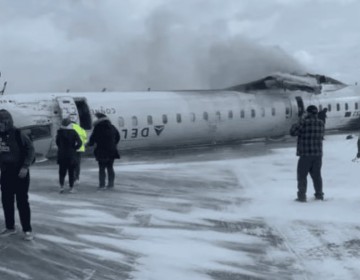Canad&aacute; investiga las causas del aparatoso vuelco de un avi&oacute;n que dej&oacute; al menos 19 heridos