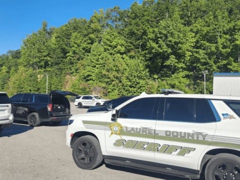 Varias escuelas en Kentucky cancelan clases mientras la polic&iacute;a busca al autor de un tiroteo