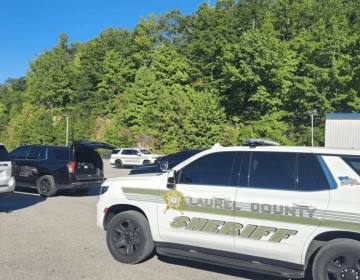 Varias escuelas en Kentucky cancelan clases mientras la polic&iacute;a busca al autor de un tiroteo