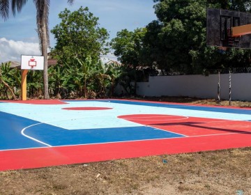 Presidente Abinader inaugura techado deportivo-escolar que beneficiar&aacute; a m&aacute;s de 600 estudiantes de la Escuela Narciso Alberti, en el municipio de Cevicos
