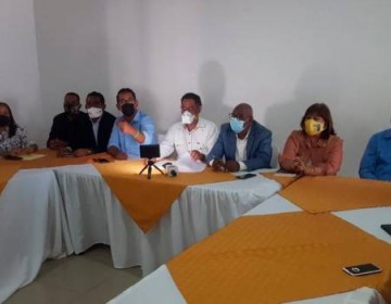 Frente Amplio presenta manifiesto por el fin de las AFP
