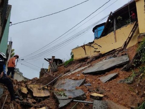 Veintid&oacute;s muertos y m&aacute;s de 50 desaparecidos por deslave en zona central de Venezuela