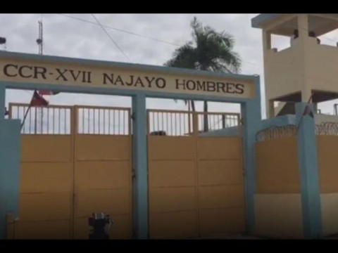 Se desploma pared de c&aacute;rcel de Najayo-Hombres