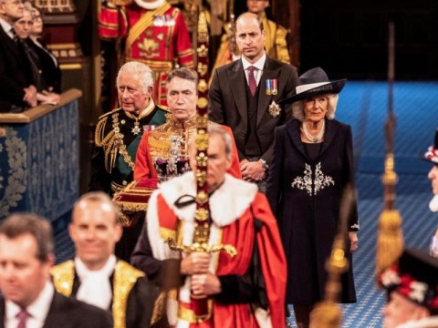 Carlos reemplaza por primera vez a la reina en la apertura del Parlamento