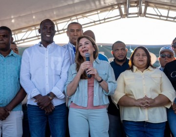 Carolina Mej&iacute;a encabeza entrega de Pl&aacute;sticos por Juguetes en La Romana, San Pedro e Hig&uuml;ey