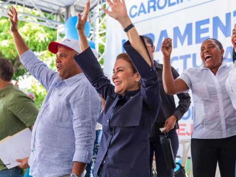 Carolina Mej&iacute;a fue a Ocoa y a Peravia y prometi&oacute; continuar las obras del presidente Abinader