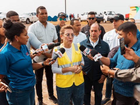 Carolina Mej&iacute;a: "Trabajamos para dejar el malec&oacute;n normalizado a la brevedad posible"