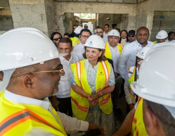  Vicepresidenta Raquel Pe&ntilde;a supervisa construcci&oacute;n del Hospital Traumatol&oacute;gico Luis L. Bogaert en Mao