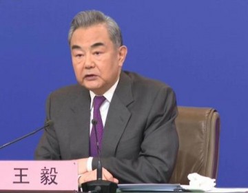 China critica la "represi&oacute;n" de EEUU y defiende su cercan&iacute;a con Rusia