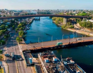 Cierre del puente flotante provoca caos vial en Santo Domingo Este