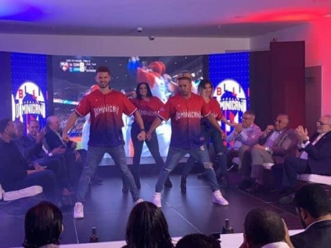 Uniforme del equipo RD para el Cl&aacute;sico apela a la &ldquo;guerra&rdquo; con colores de la bandera invertida
