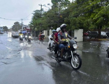 El Distrito Nacional y 14 provincias en alerta por lluvias; reportan inundaciones urbanas