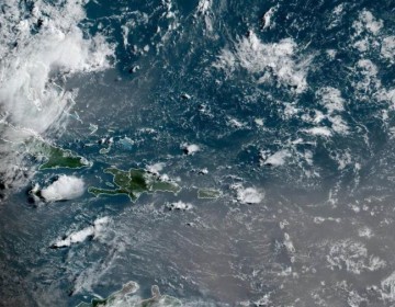 Aguaceros este martes por onda tropical y vaguada