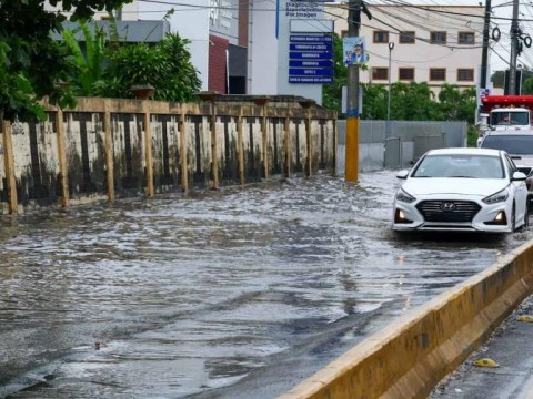 Vaguada provoca lluvias desde tempranas horas de este martes