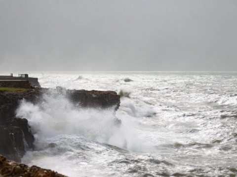 Sigue vigente advertencia por olas anormales en la costa atl&aacute;ntica; lluvias en varias provincias