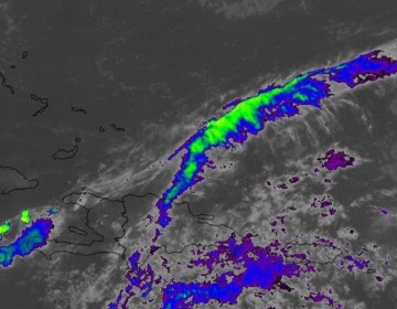 Contin&uacute;an las temperaturas calurosas y la advertencia por oleaje peligroso en la costa caribe&ntilde;a