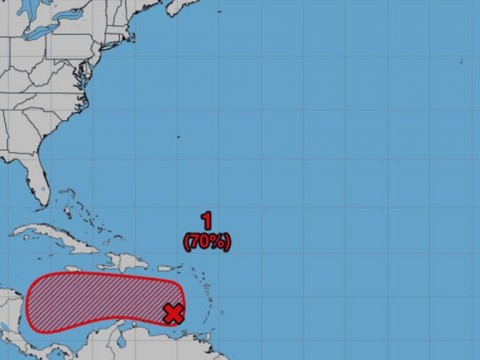 Vigilan sistema en el mar Caribe con 70 % de posibilidad de convertirse en cicl&oacute;n tropical