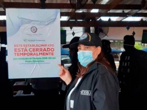 Interior y Polic&iacute;a cierra bares por incumplimiento del Toque de Queda