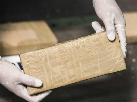 Autoridades decomisan un cargamento de coca&iacute;na valorado en 1.8 millones en Puerto Rico