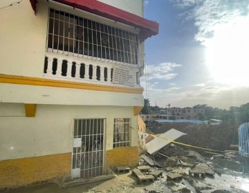 Colapsa edificio por deslizamiento de tierra en Casa Vieja en Villa Mella