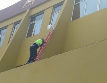 Colocan c&aacute;maras de seguridad en la explana frontal de la JCE