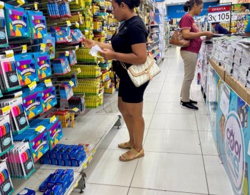 Compras de &uacute;tiles escolares van lentas