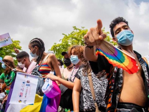 Causa revuelo instrucci&oacute;n sobre el manejo de los casos que involucran a Comunidad LGBTIQ