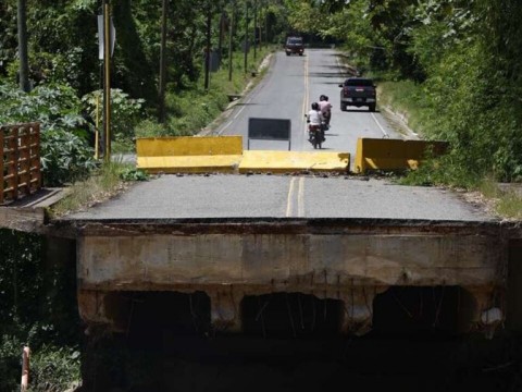 Comunidades piden atenci&oacute;n a puentes que conectan Monte Plata y Santo Domingo