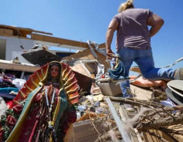 Condado del norte de Texas queda en ruinas tras paso de tornado