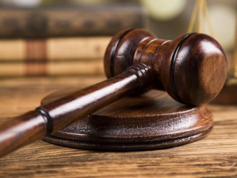 Pena m&aacute;xima contra mujer que quem&oacute; mano a hija