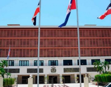 Legisladores rechazan comunicado de los Estados Unidos sobre Central Romana