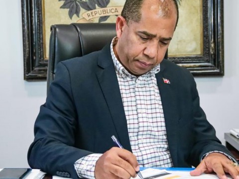 Embajada dominicana en Espa&ntilde;a dice "investiga" accidente que involucra a c&oacute;nsul