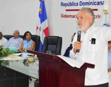 El ministro de Medio Ambiente lidera conversatorio en Montecristi sobre desarrollo sostenible