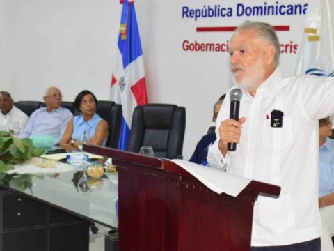El ministro de Medio Ambiente lidera conversatorio en Montecristi sobre desarrollo sostenible